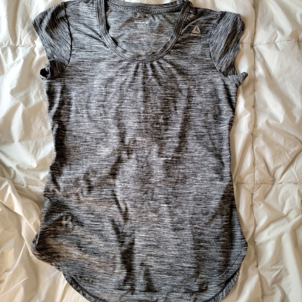 Reebok legend performance training short sleeve athletic top size S